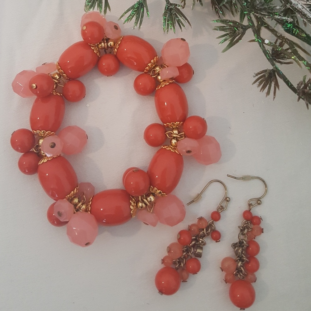 Bracelet and earrings